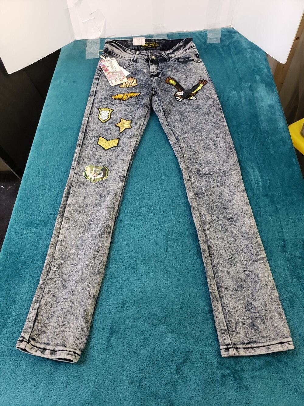 Rebel Love Jeans Size 6 Womens Gray Patches Denim Pants Mid Rise Skinny NWT